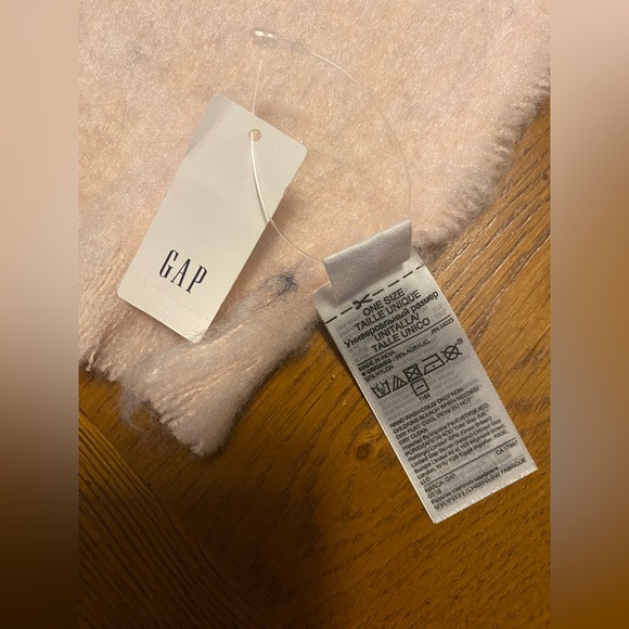 NWT Gap Scarf. Giftable! - Picture 2 of 2